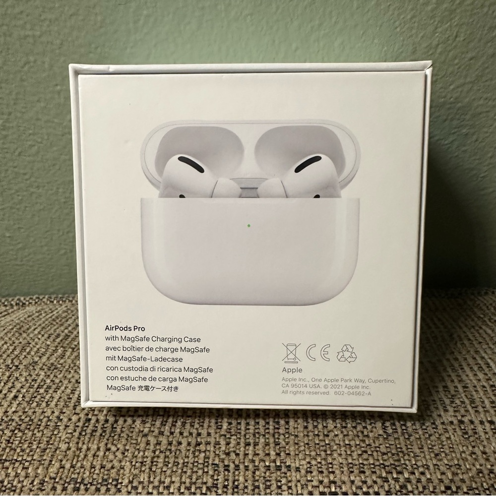 Apple AirPods Pro Box - Picture 2 of 4